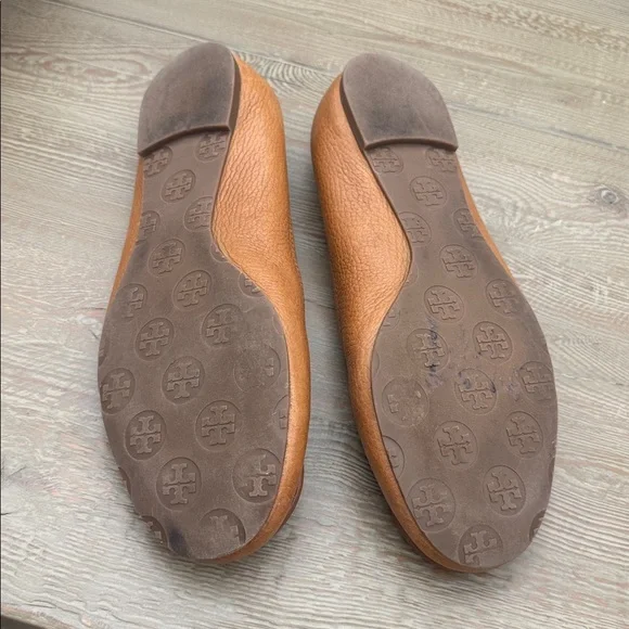 Tory Burch Reva Tumbled Royal Tan Logo Ballet Flats Size 8.5 - Picture 4 of 6